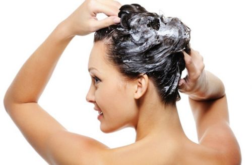 Aprenda 2 maneiras de hidratar o cabelo em casa