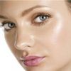 Pele oleosa resulta em acnes e comedões