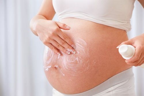 Mantenha o cuidado com a pele na gravidez sem causar danos ao bebê