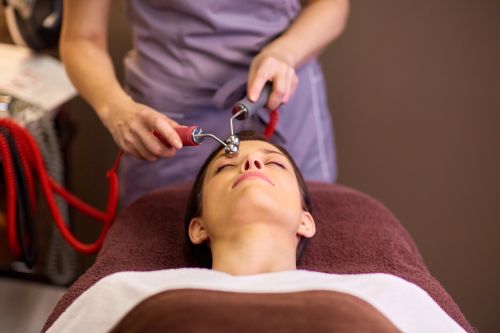 Eletroterapia na estética: conheça os benefícios dos procedimentos